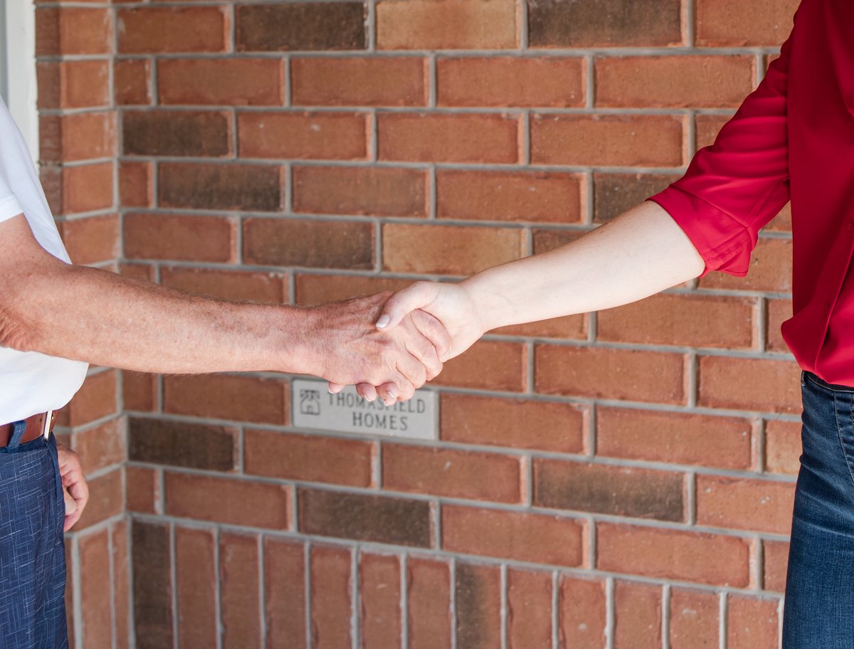 A handshake between Eryn Koncir and a Ward 3 resident